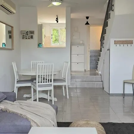 Alithea Townhouse By Staycom * Peja