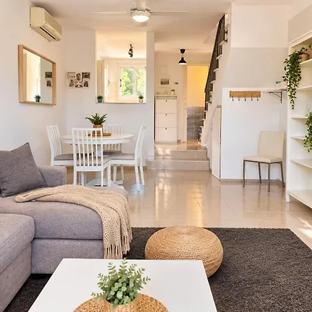 Alithea Townhouse By Staycom